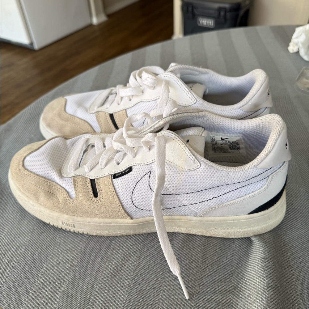 Nike White and Black Casual Sneakers